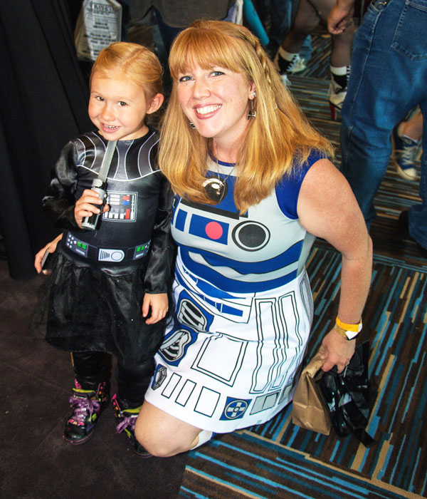 Kid and Mom Darth Vader R2D2